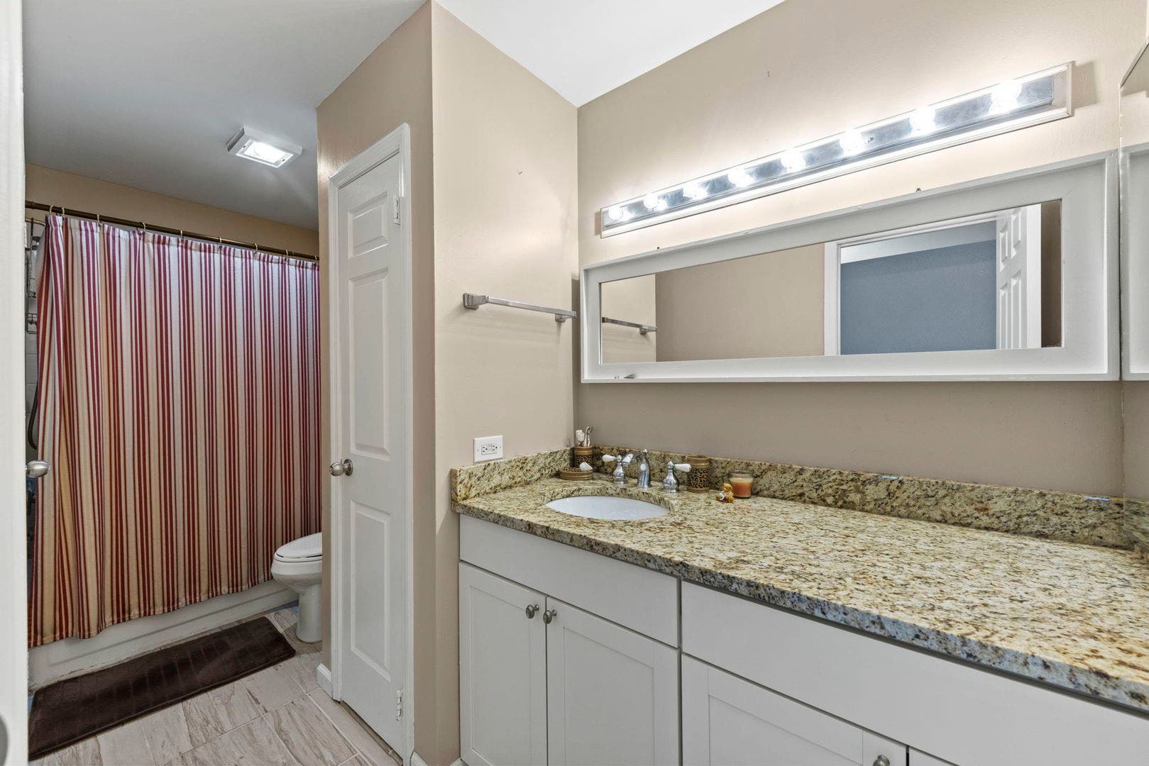 Full shared bath upstairs