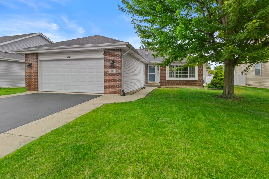 Property photo for 300 Quail Hollow Drive, Beecher, IL