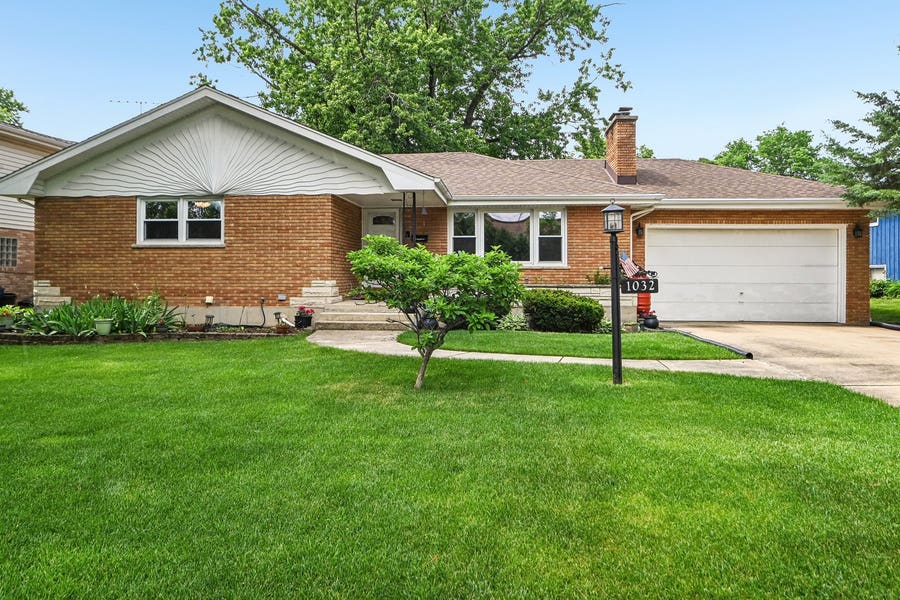 Property photo for 1032 62nd Place, Downers Grove, IL