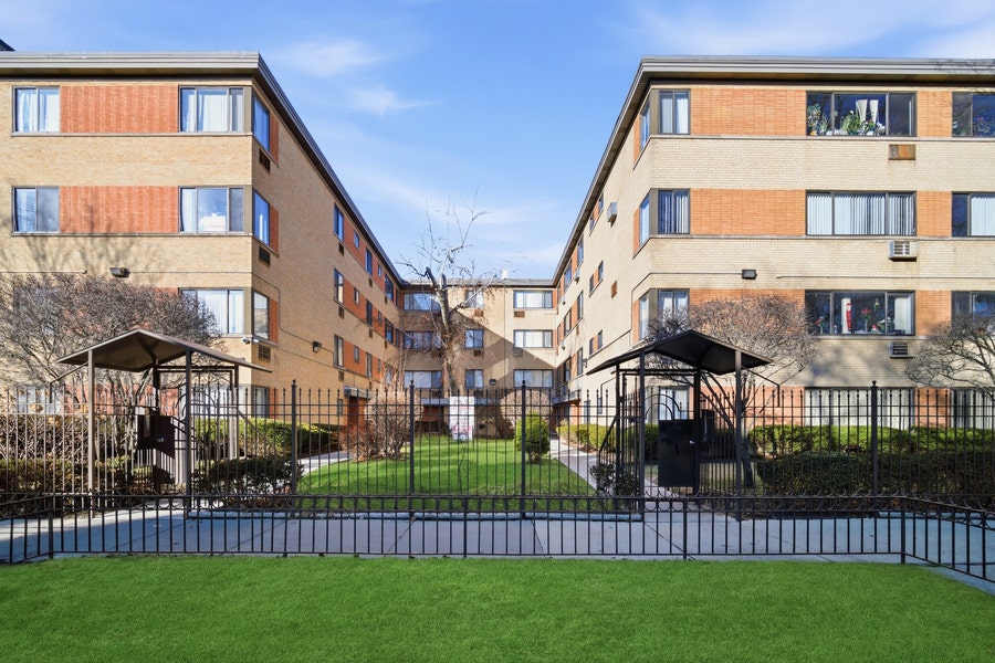 Property photo for 1508-1512 W Farwell Avenue, Chicago, IL