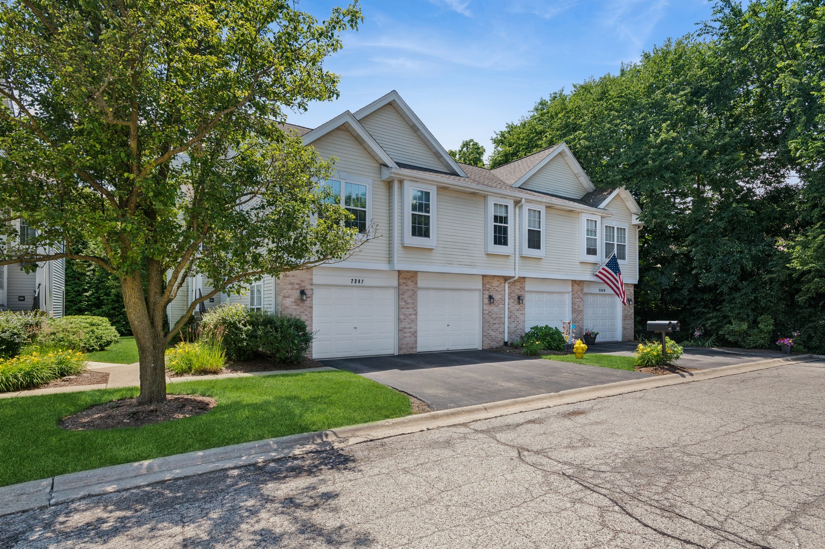 2347 Old George Way, Downers Grove, IL 60515 2347 Old George Way, Downers Grove, IL 60515