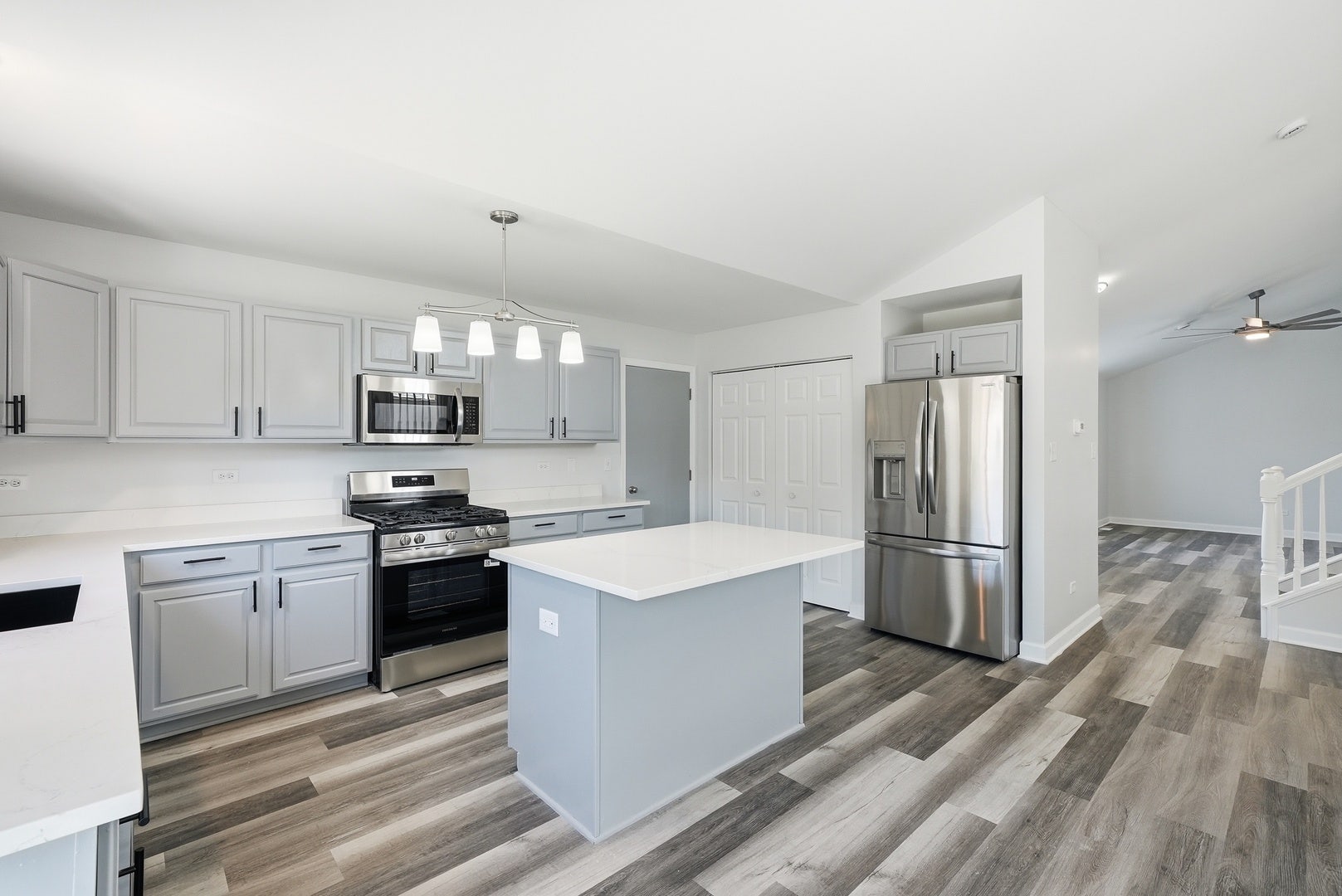 805 Thorn Creek Drive, Joliet, IL 60436 805 Thorn Creek Drive, Joliet, IL 60436
