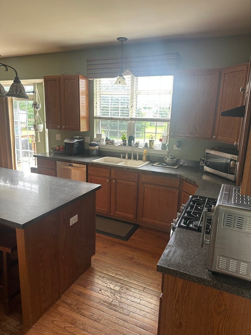 104 Northfield Drive, Minooka, IL 60447 104 Northfield Drive, Minooka, IL 60447
