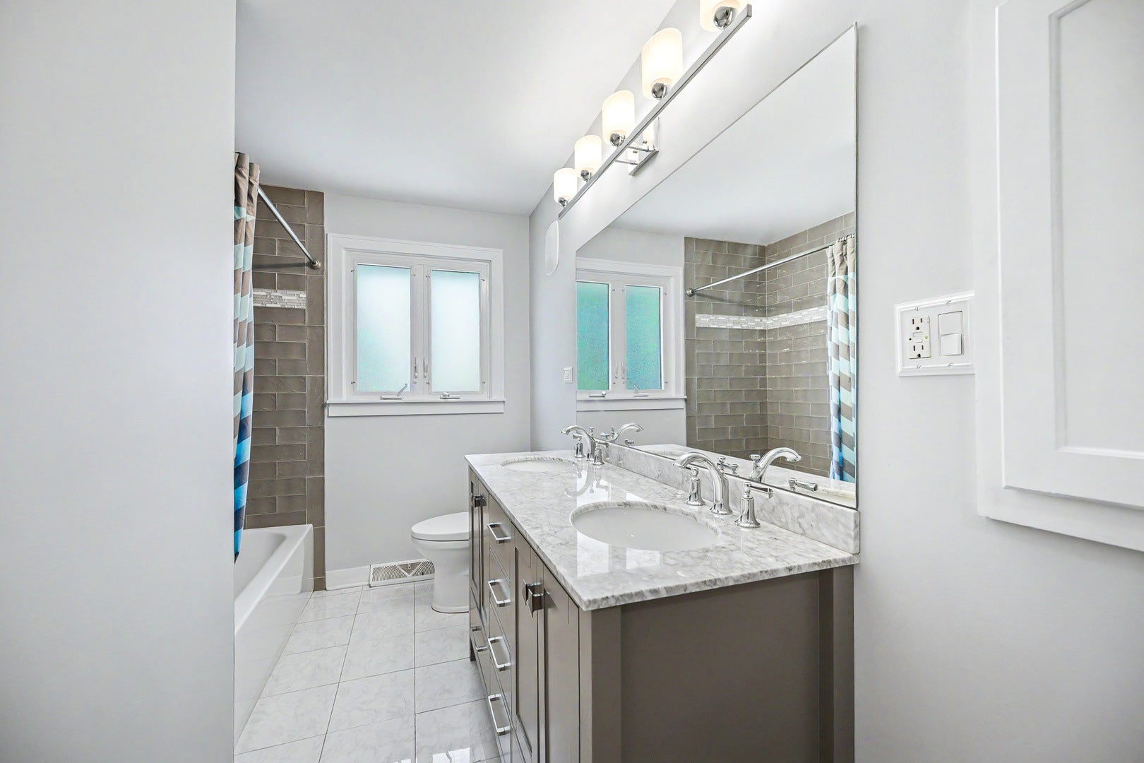 9920 La Reina Real Street, Orland Park, IL 60462 9920 La Reina Real Street, Orland Park, IL 60462