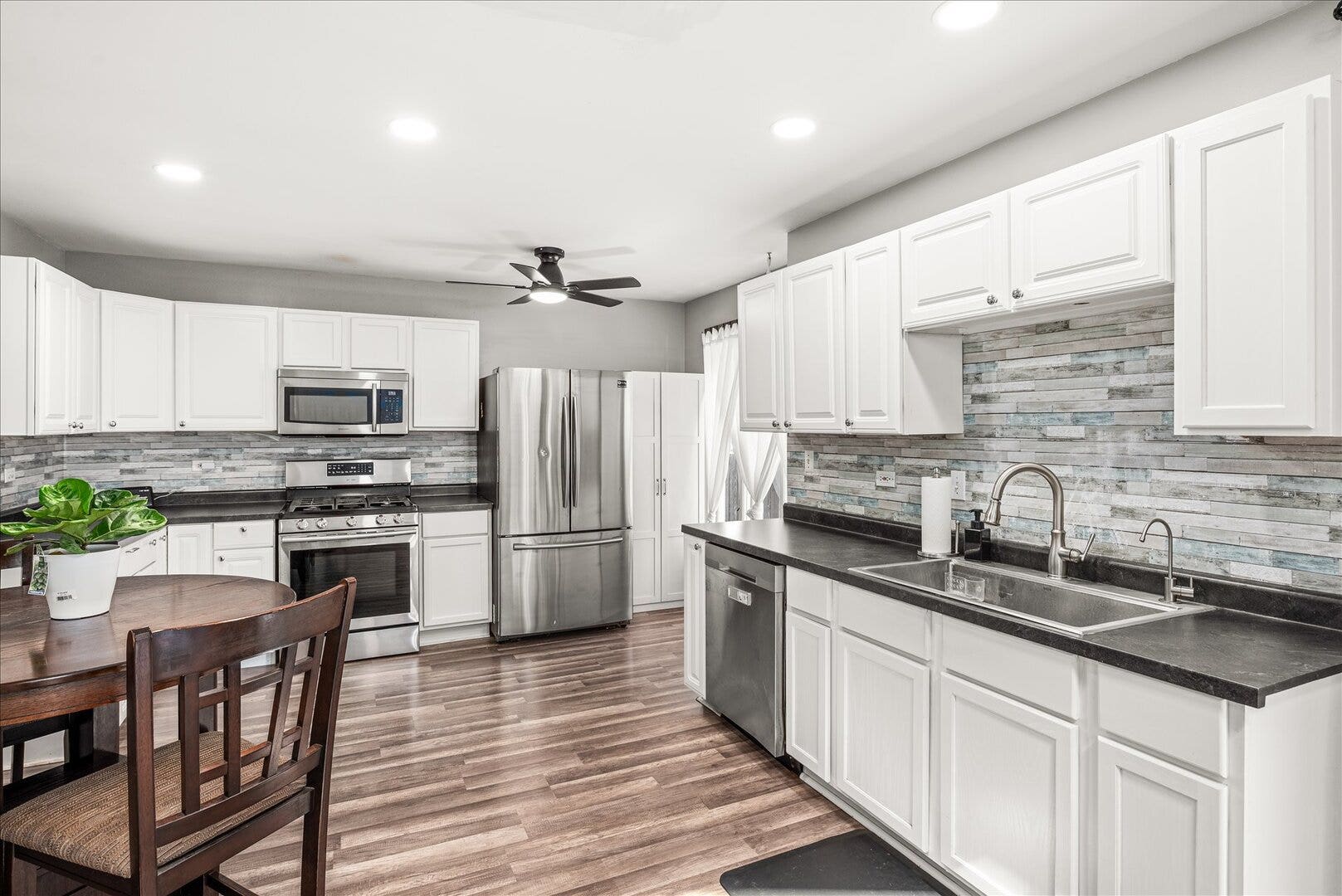 414 Flanagan Circle, #B, Minooka, IL 60447