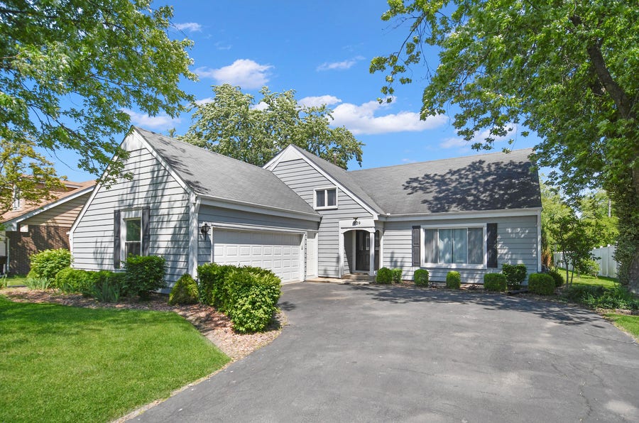 Property photo for 1729 Tina Lane, Flossmoor, IL