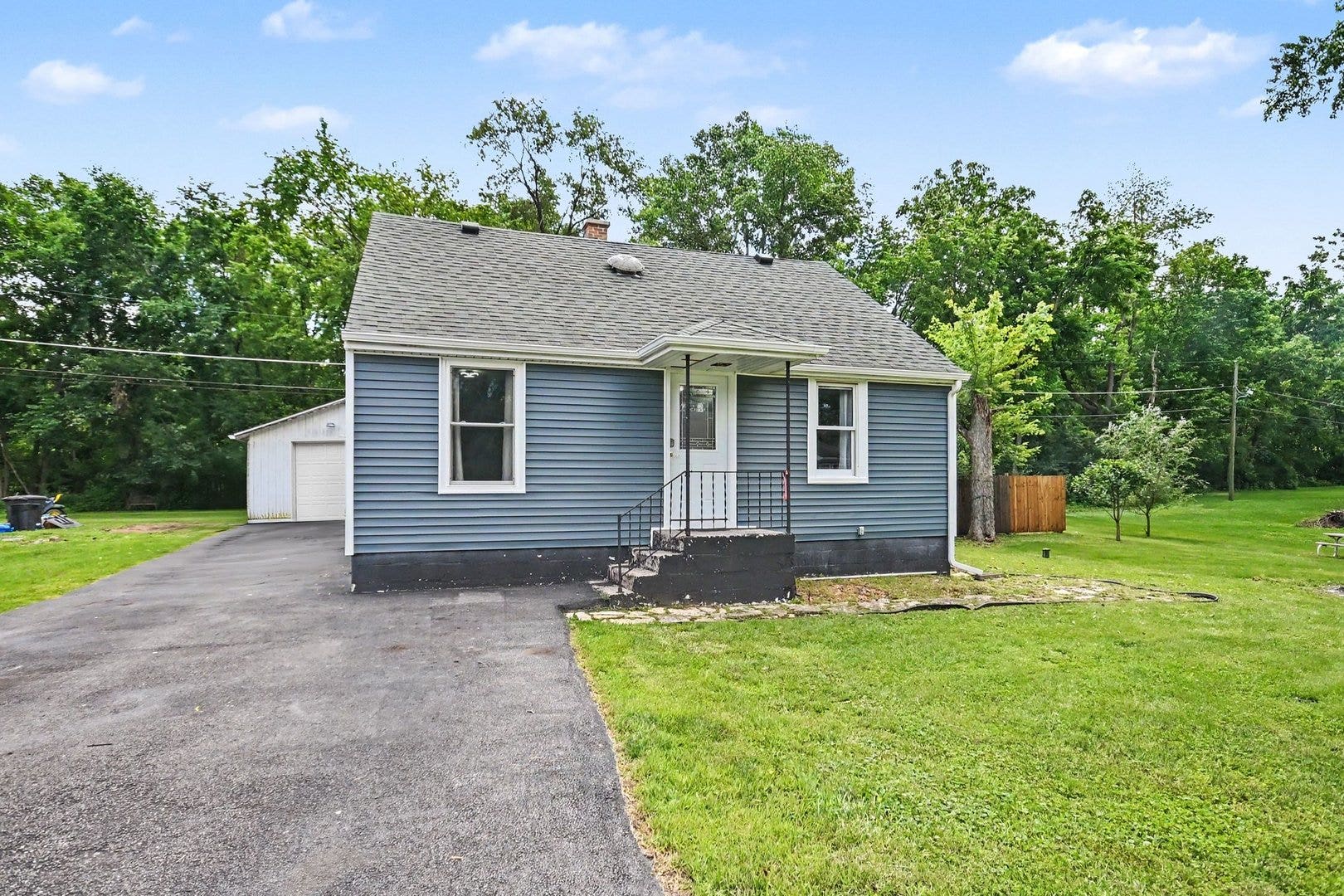 1100 DEEPHAVEN Drive, Joliet, IL 60432