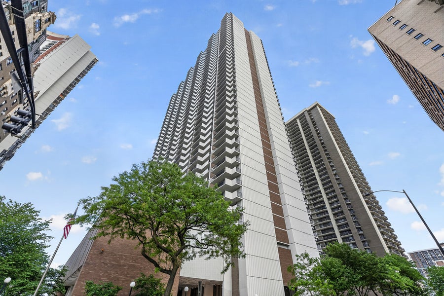 Property photo for 6033 N Sheridan Road, #28D, Chicago, IL
