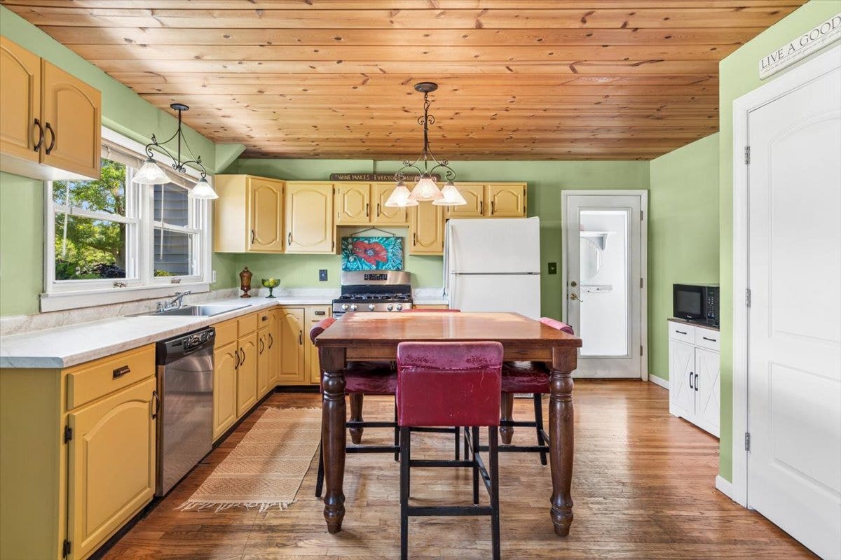 4532 Sherwood Avenue, Downers Grove, IL 60515 4532 Sherwood Avenue, Downers Grove, IL 60515