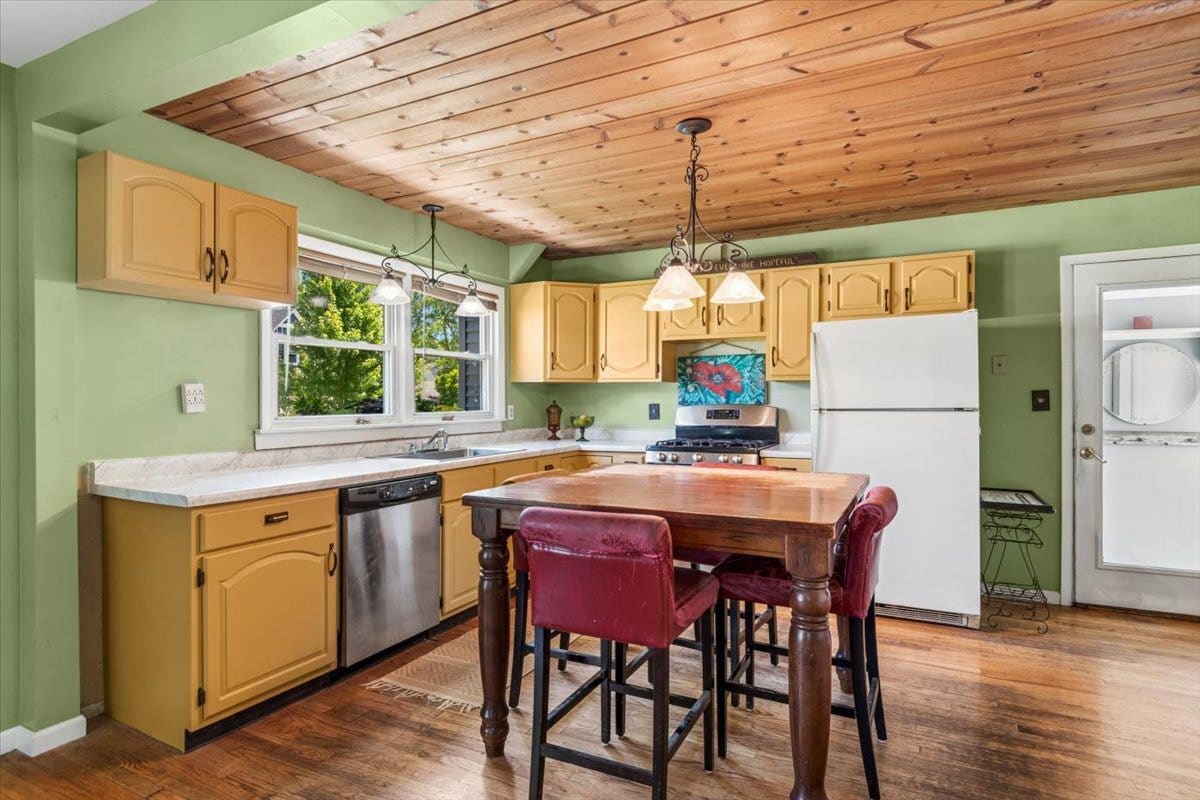 4532 Sherwood Avenue, Downers Grove, IL 60515 4532 Sherwood Avenue, Downers Grove, IL 60515