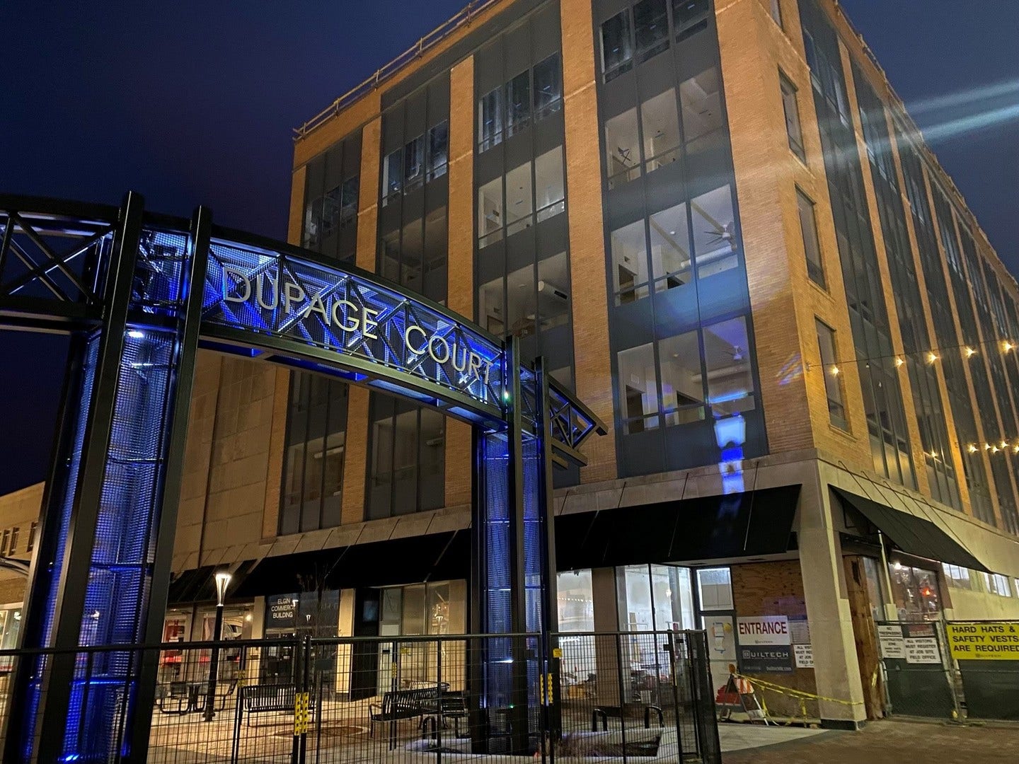 40 DuPage Court, #206, Elgin, IL 60120 40 DuPage Court, #206, Elgin, IL 60120