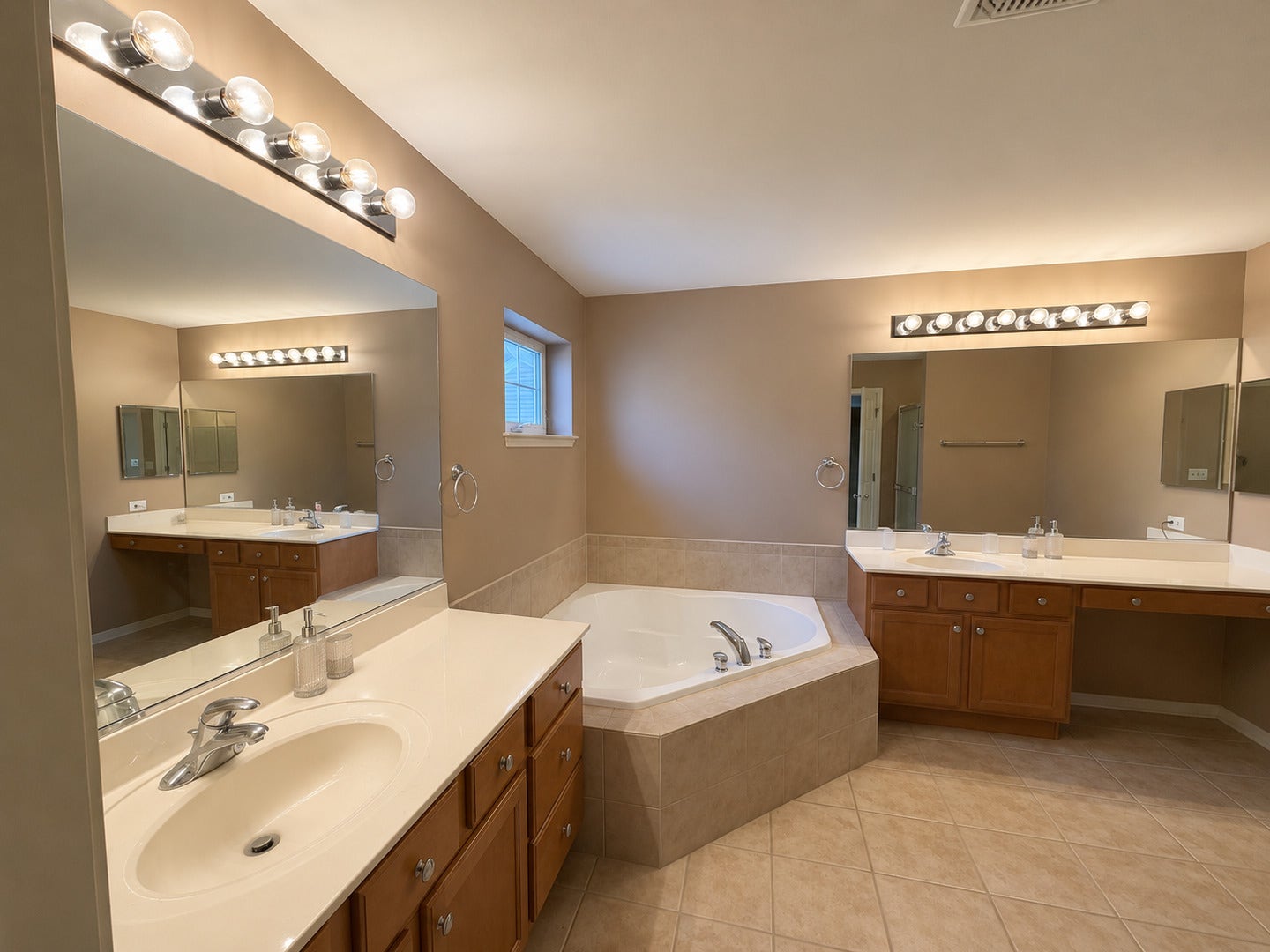 2204 Seaton Avenue, Joliet, IL 60431 2204 Seaton Avenue, Joliet, IL 60431