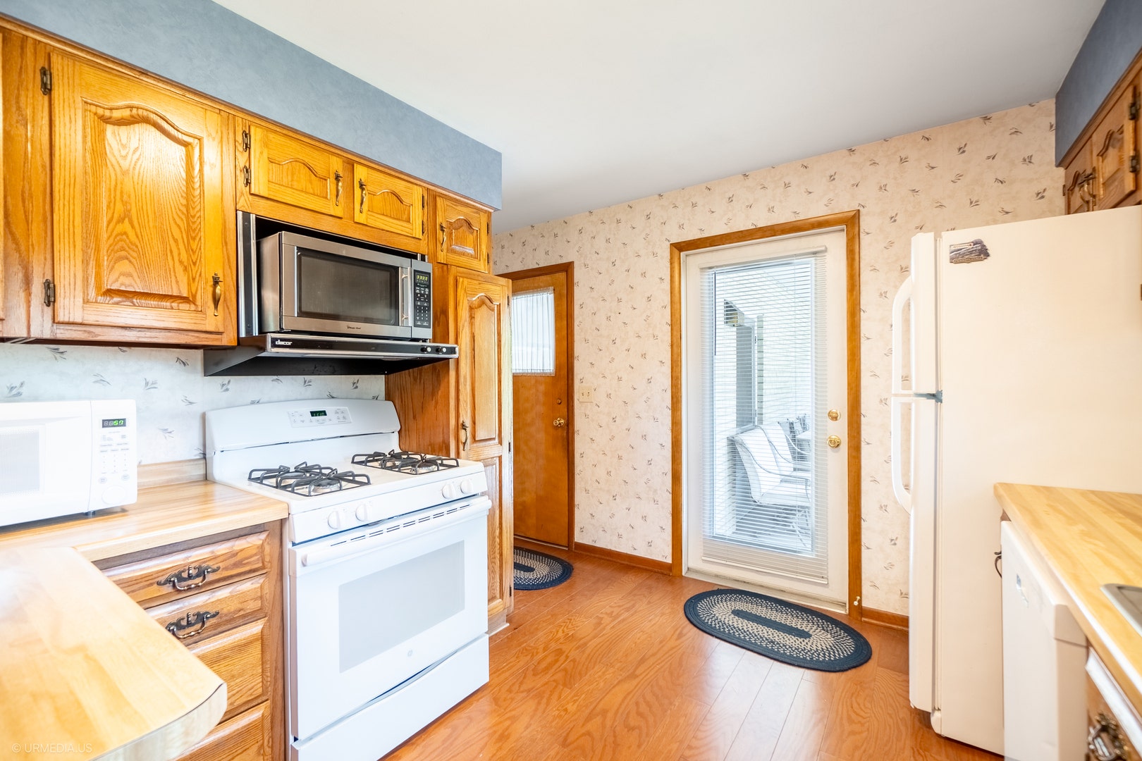 835 Scott Drive, Elgin, IL 60123 835 Scott Drive, Elgin, IL 60123