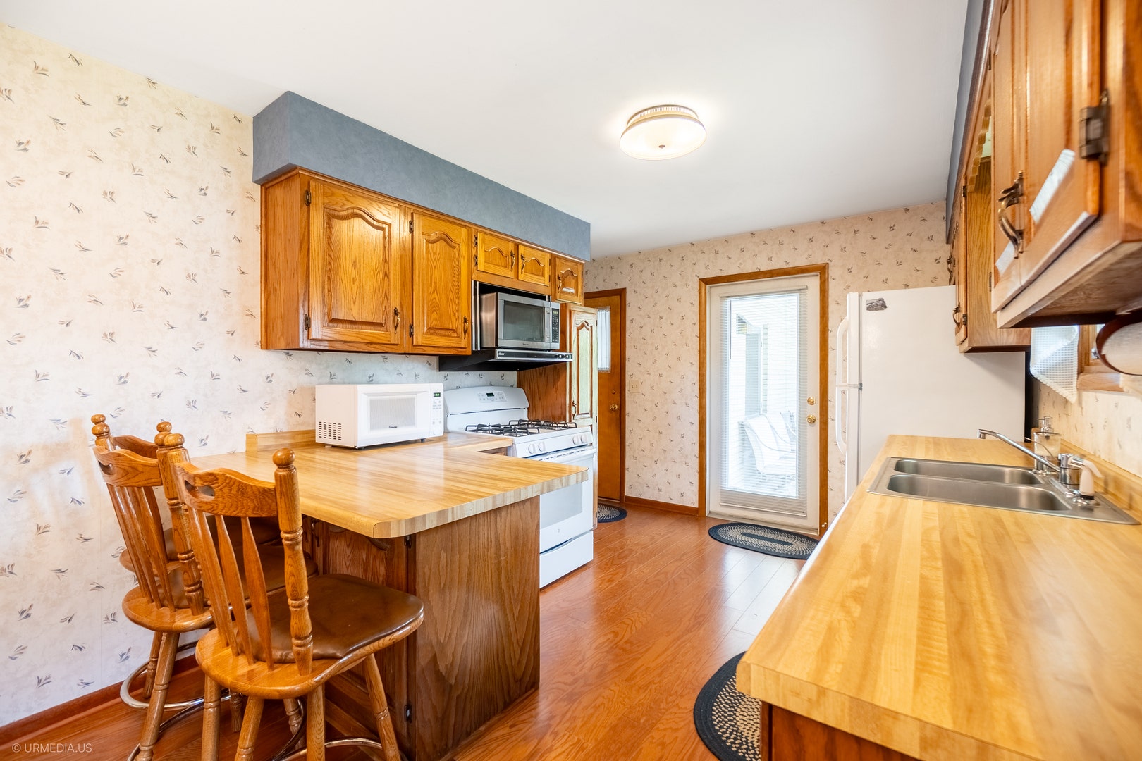 835 Scott Drive, Elgin, IL 60123 835 Scott Drive, Elgin, IL 60123