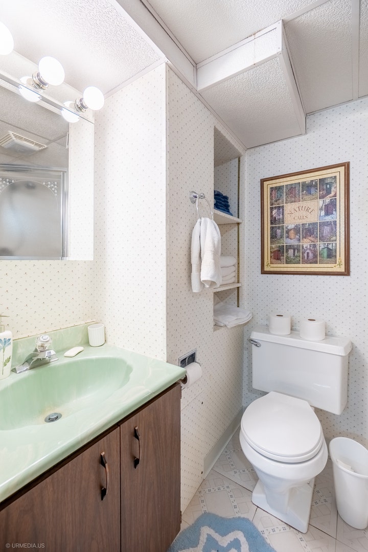 835 Scott Drive, Elgin, IL 60123 835 Scott Drive, Elgin, IL 60123