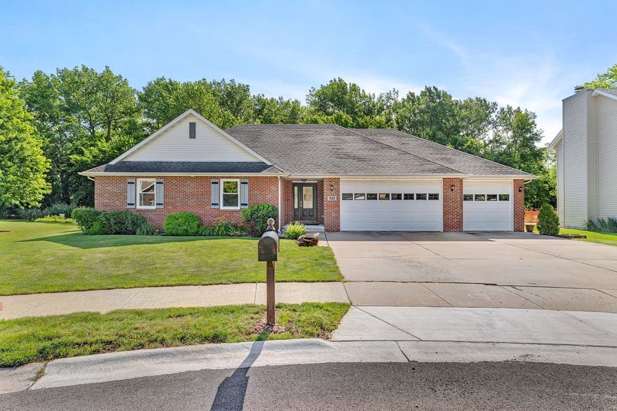Property photo for 525 Stacey Court, Braidwood, IL