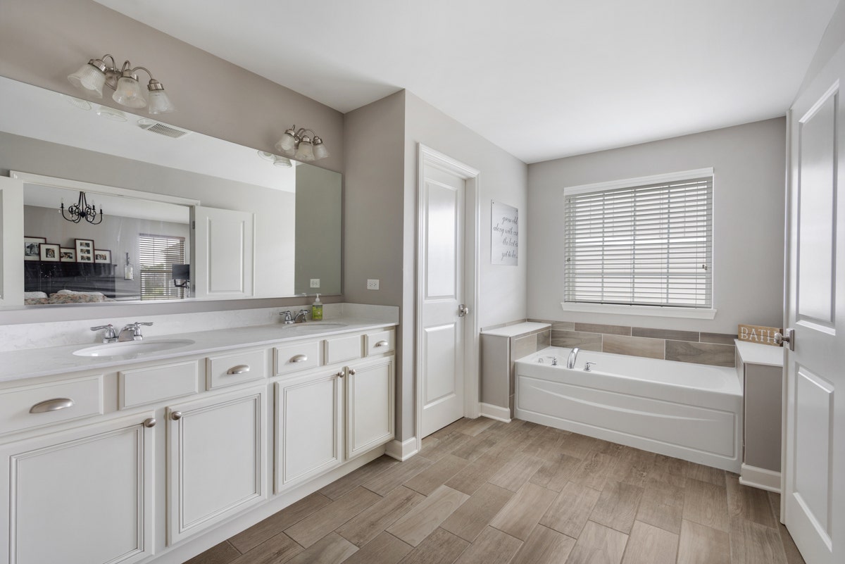 13340 Bond Circle, Lemont, IL 60439