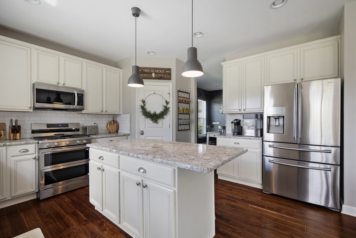 13340 Bond Circle, Lemont, IL 60439