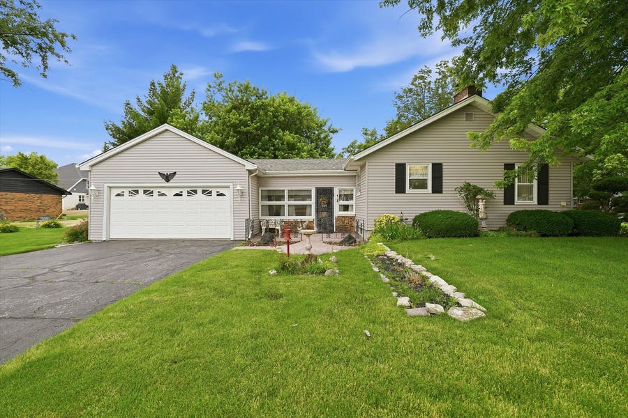 Property photo for 328 Milburn Avenue, Crete, IL