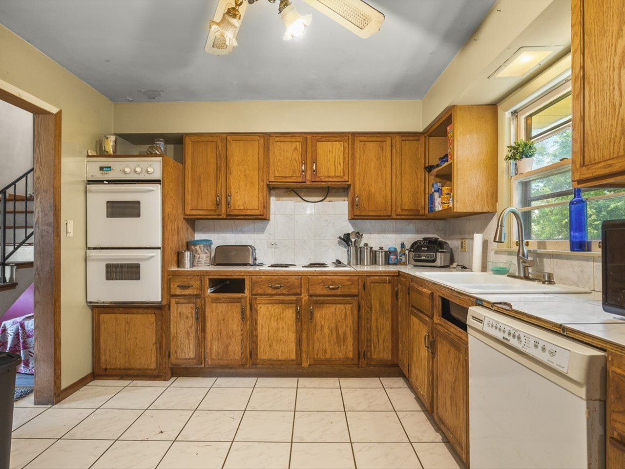 219 Walter Court, Elgin, IL 60123 219 Walter Court, Elgin, IL 60123