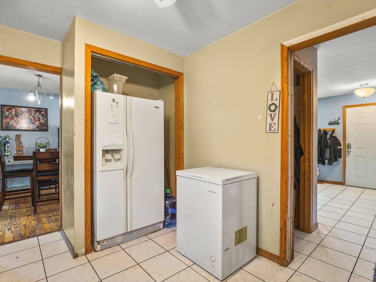 219 Walter Court, Elgin, IL 60123 219 Walter Court, Elgin, IL 60123