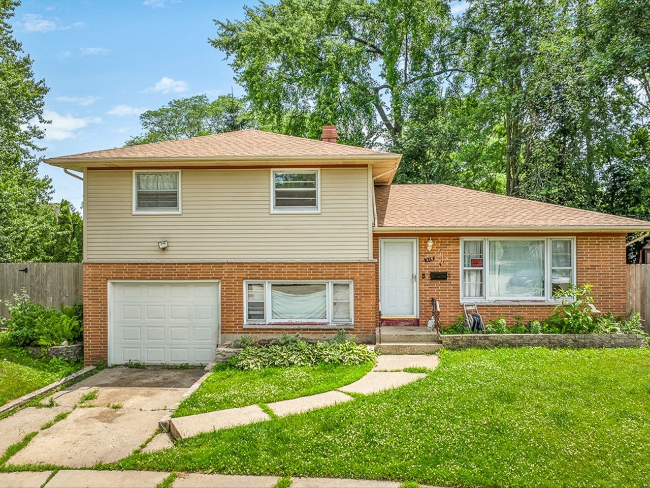 219 Walter Court, Elgin, IL 60123 219 Walter Court, Elgin, IL 60123