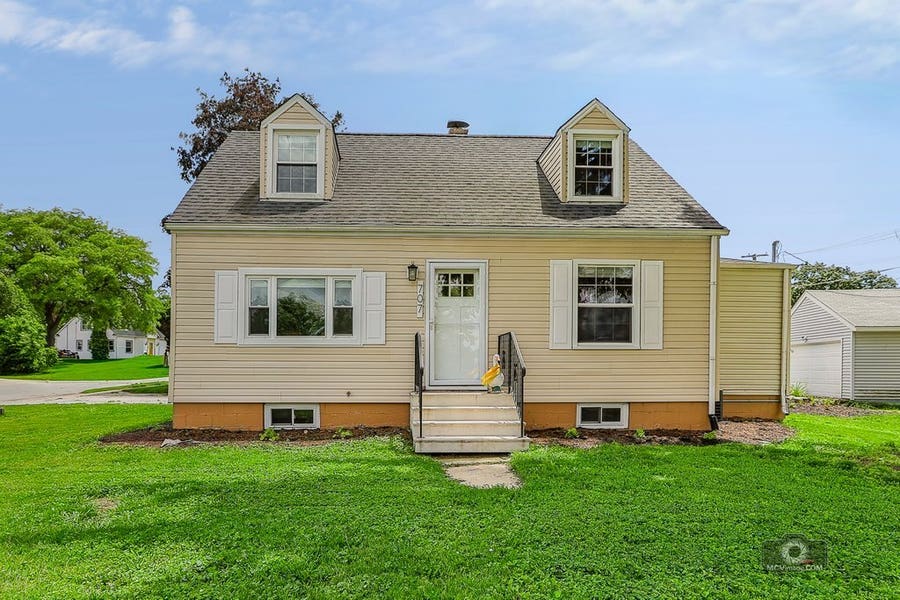 Property photo for 707 E 9th Street, Lockport, IL