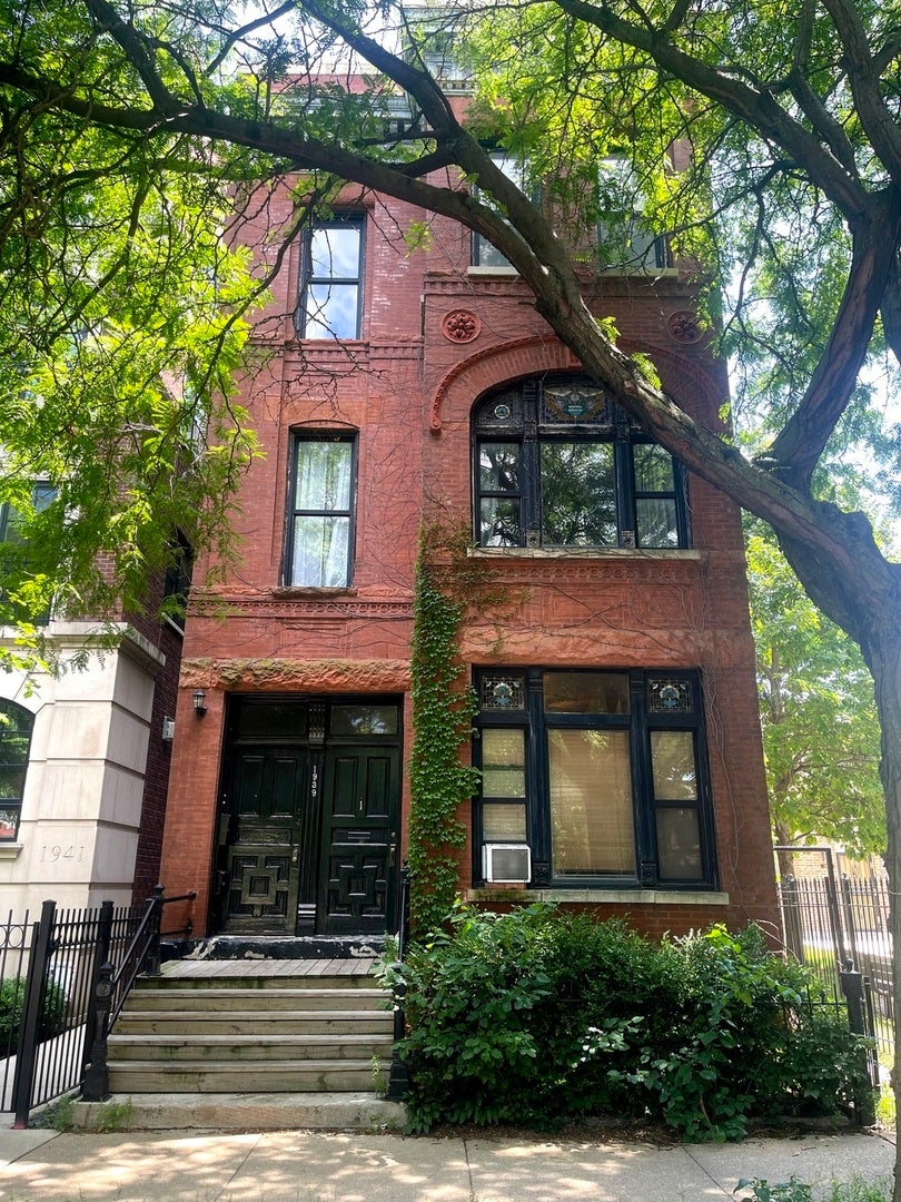 Property photo for 1939 N Larrabee Street, Chicago, IL
