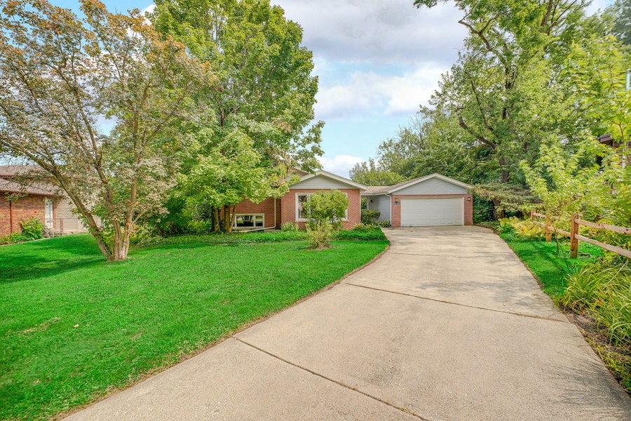 Property photo for 15959 Vera Court, Oak Forest, IL