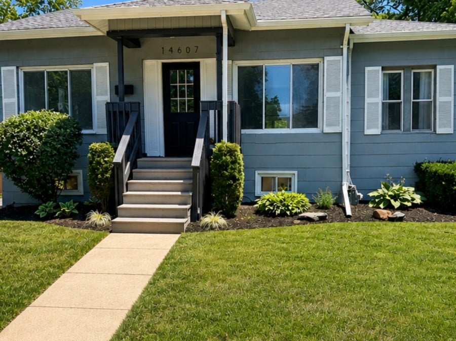 Property photo for 14607 Saint Louis Avenue, Midlothian, IL