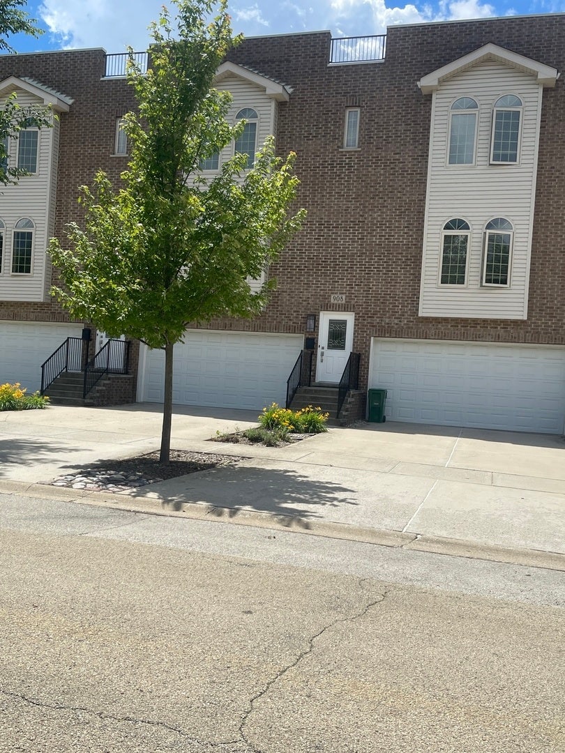 908 East Street, Lemont, IL 60439 908 East Street, Lemont, IL 60439
