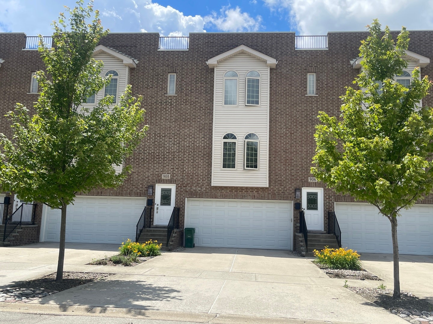 908 East Street, Lemont, IL 60439 908 East Street, Lemont, IL 60439