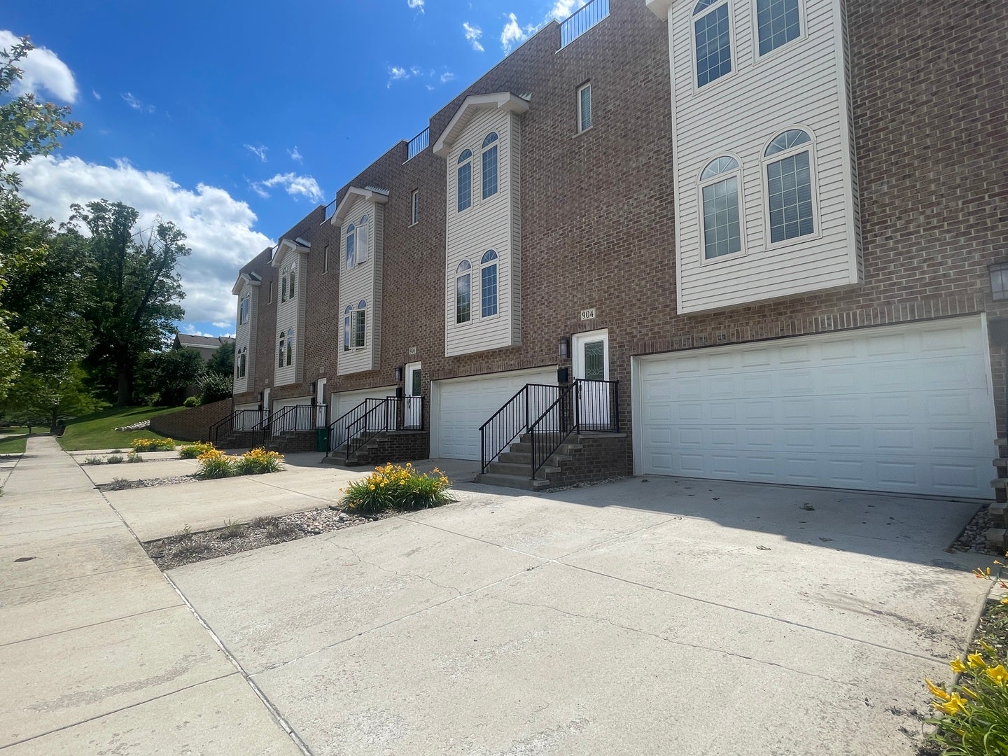 908 East Street, Lemont, IL 60439 908 East Street, Lemont, IL 60439