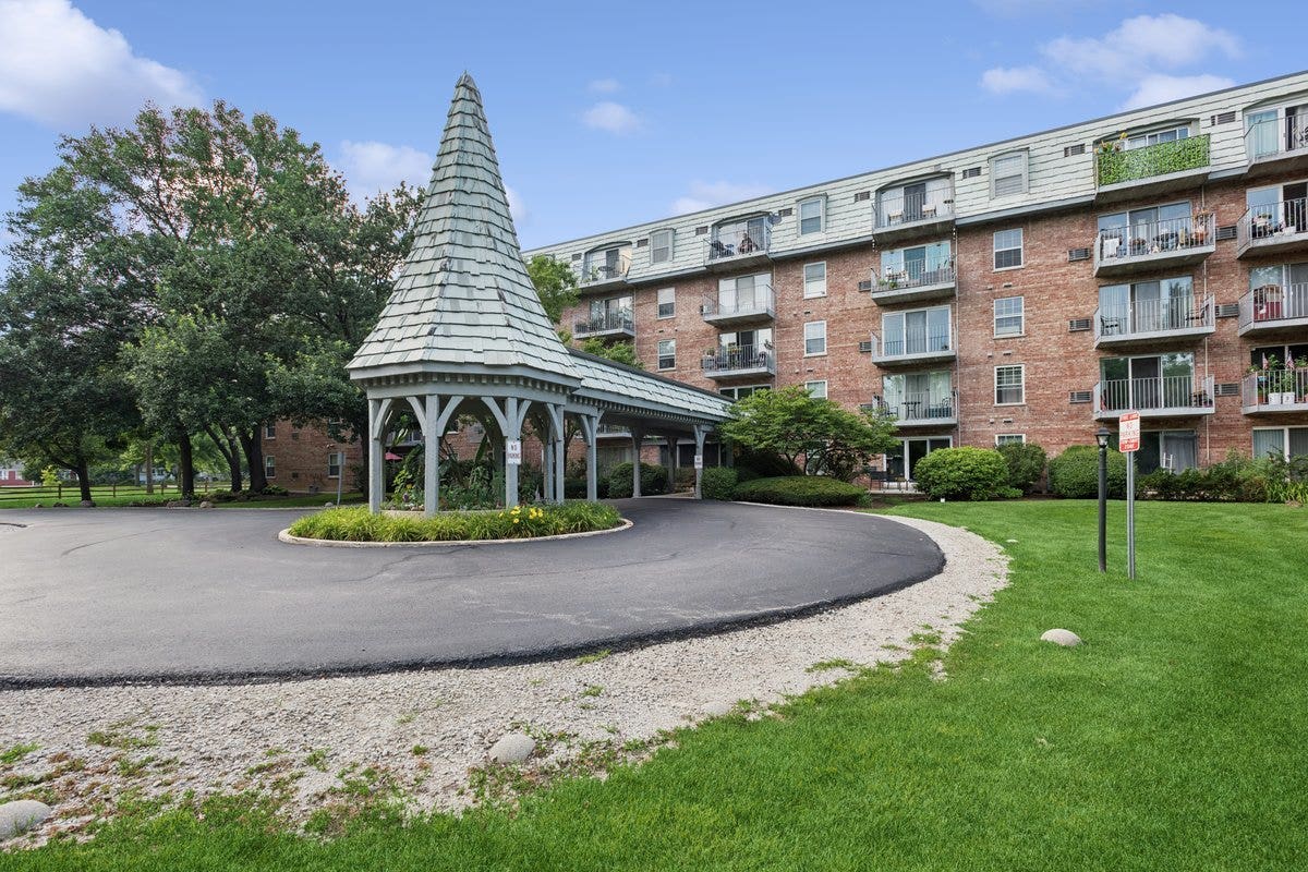 5125 Blodgett Avenue, #218T, Downers Grove, IL 60515