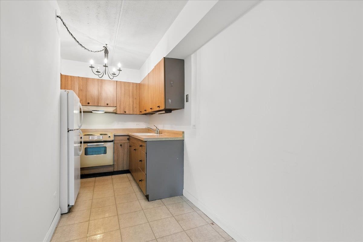 5125 Blodgett Avenue, #218T, Downers Grove, IL 60515