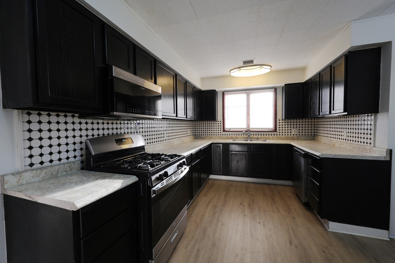 2414 Garden Street, Joliet, IL 60435