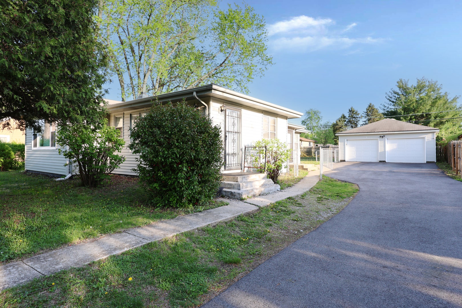 2414 Garden Street, Joliet, IL 60435