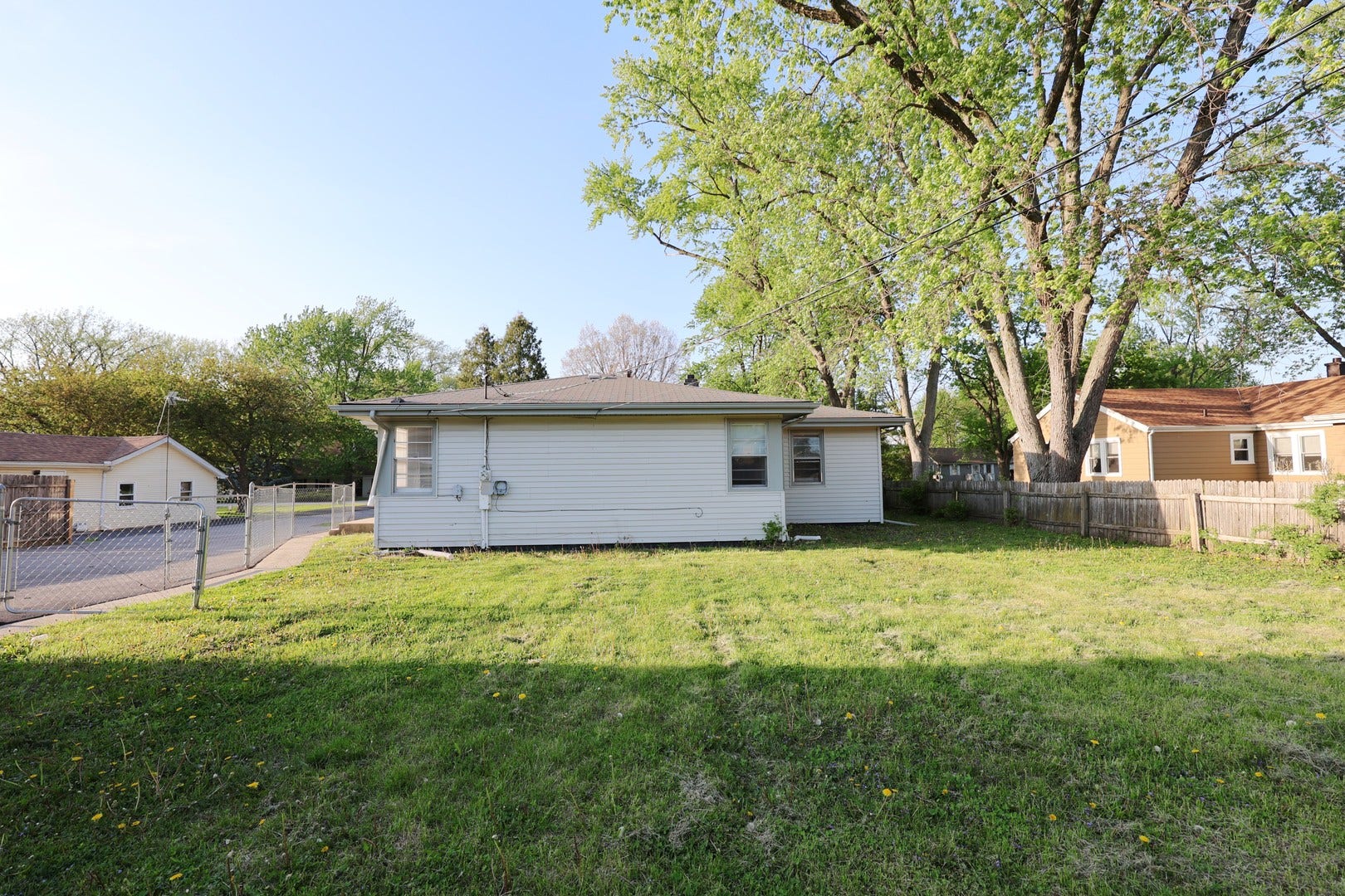 2414 Garden Street, Joliet, IL 60435