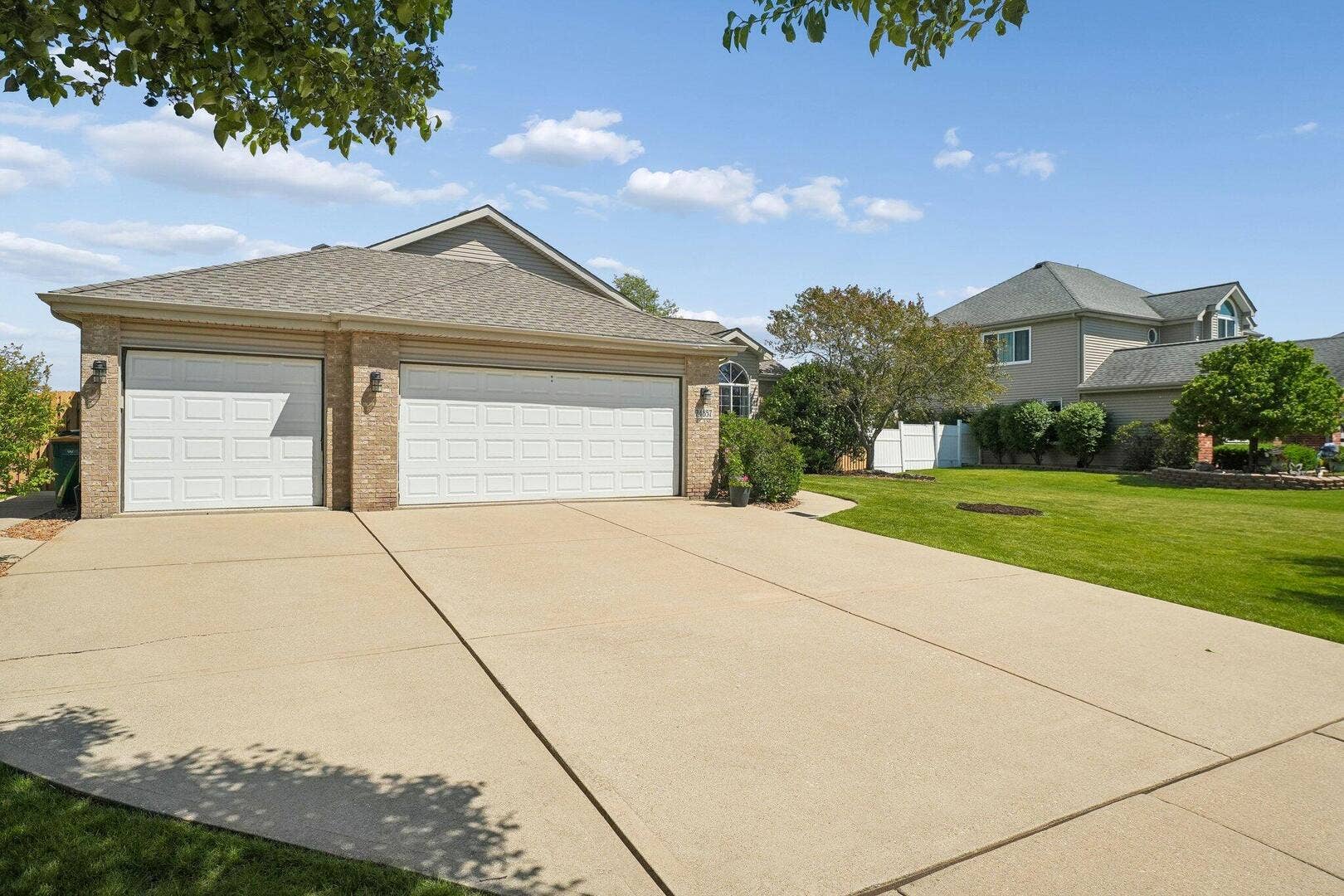 24857 Buttercup Lane, Manhattan, IL 60442 24857 Buttercup Lane, Manhattan, IL 60442