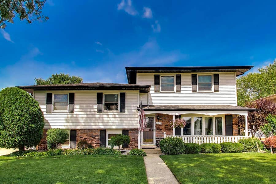 Property photo for 10532 S Sun Valley Court, Palos Hills, IL