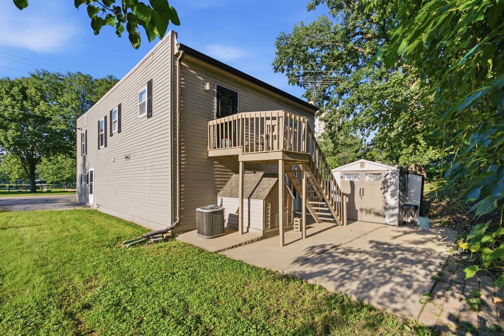 769 Parker Avenue, Aurora, IL 60505 769 Parker Avenue, Aurora, IL 60505