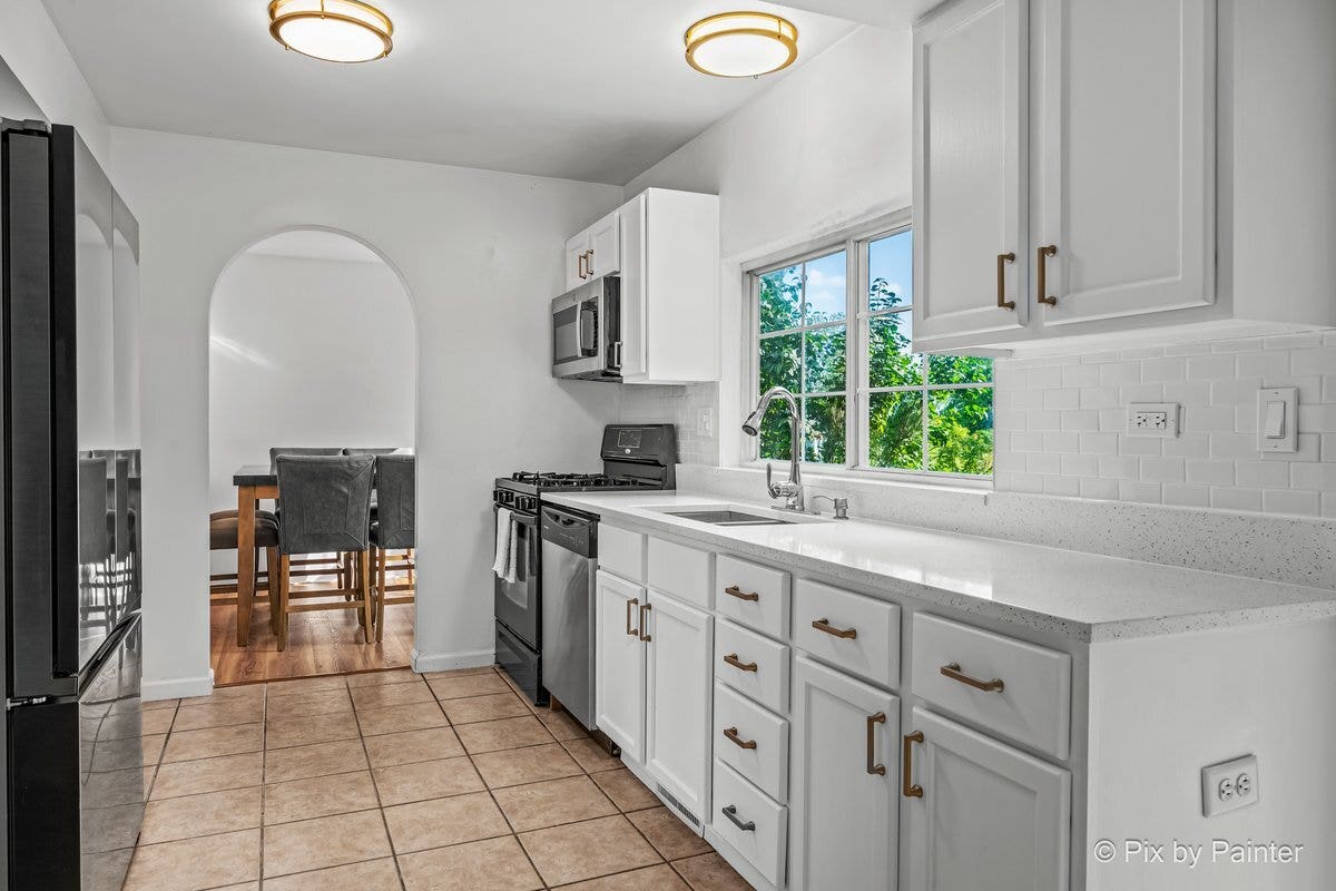 1755 Mission Hills Drive, Elgin, IL 60123 1755 Mission Hills Drive, Elgin, IL 60123