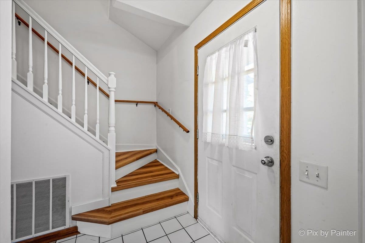 1755 Mission Hills Drive, Elgin, IL 60123 1755 Mission Hills Drive, Elgin, IL 60123