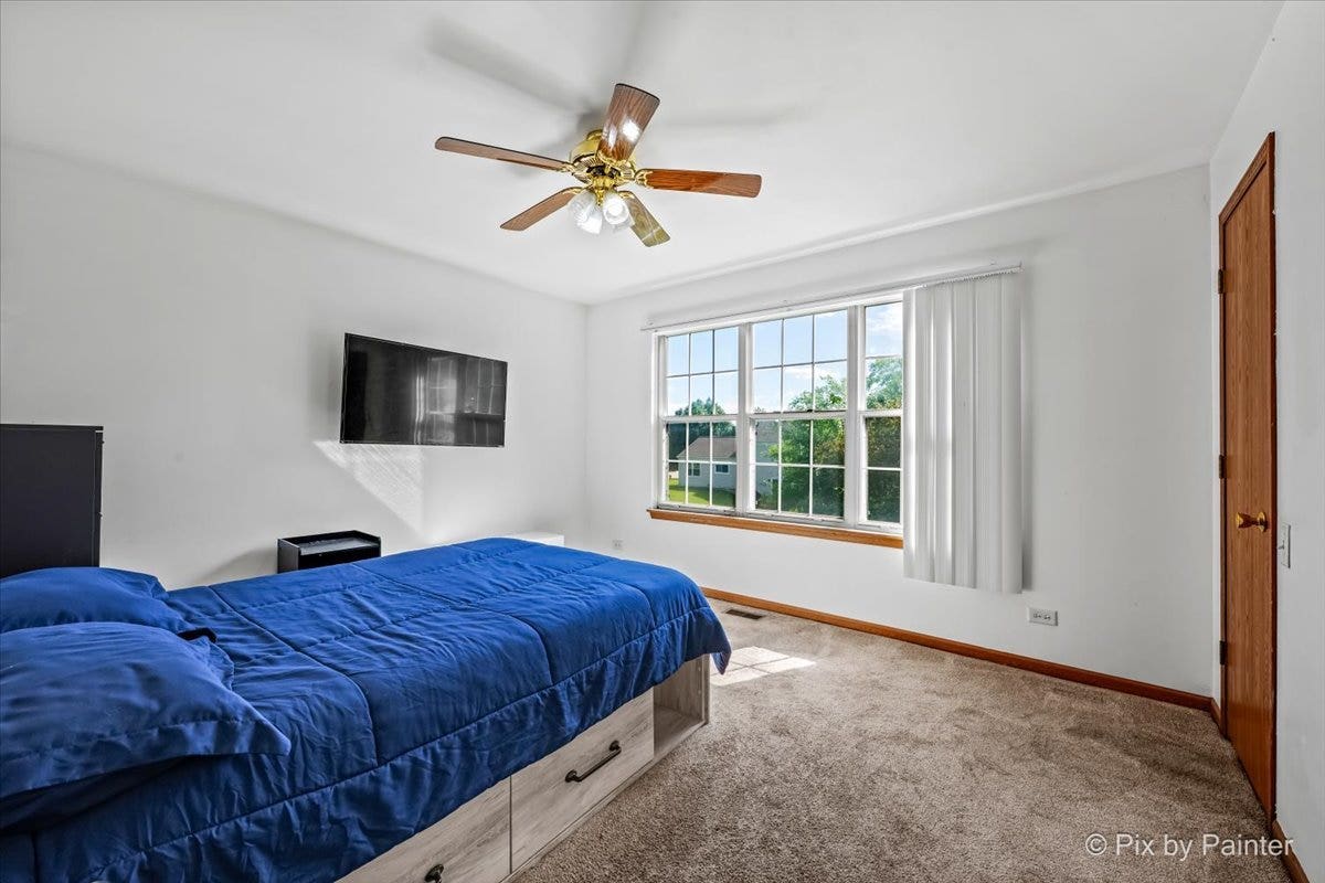 1755 Mission Hills Drive, Elgin, IL 60123 1755 Mission Hills Drive, Elgin, IL 60123