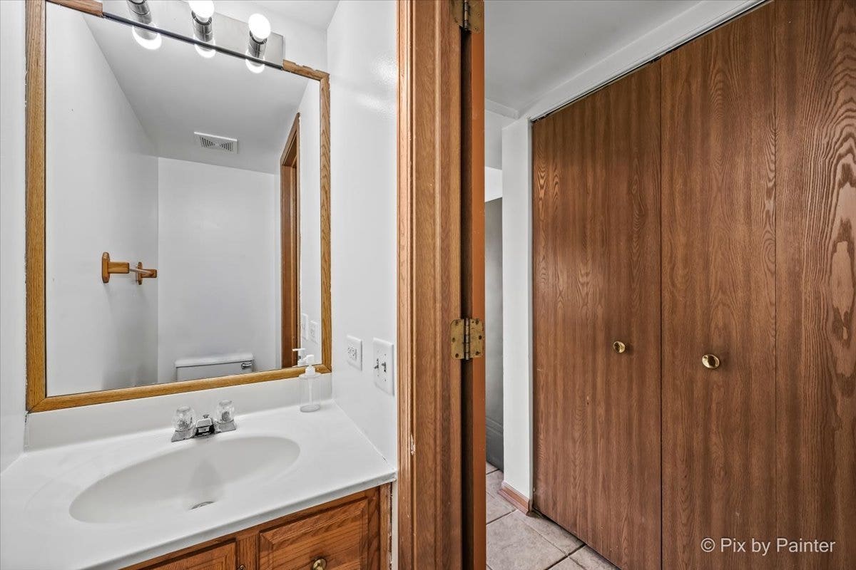 1755 Mission Hills Drive, Elgin, IL 60123 1755 Mission Hills Drive, Elgin, IL 60123
