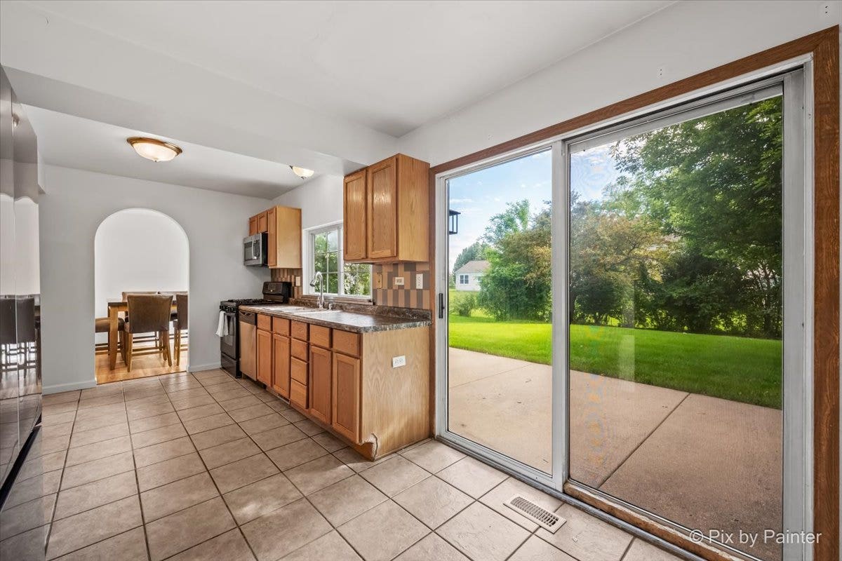 1755 Mission Hills Drive, Elgin, IL 60123 1755 Mission Hills Drive, Elgin, IL 60123