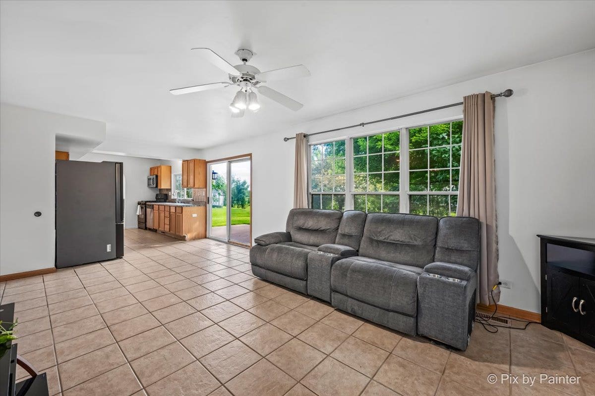 1755 Mission Hills Drive, Elgin, IL 60123 1755 Mission Hills Drive, Elgin, IL 60123