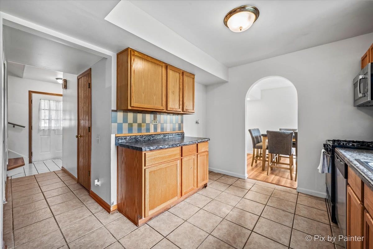 1755 Mission Hills Drive, Elgin, IL 60123 1755 Mission Hills Drive, Elgin, IL 60123