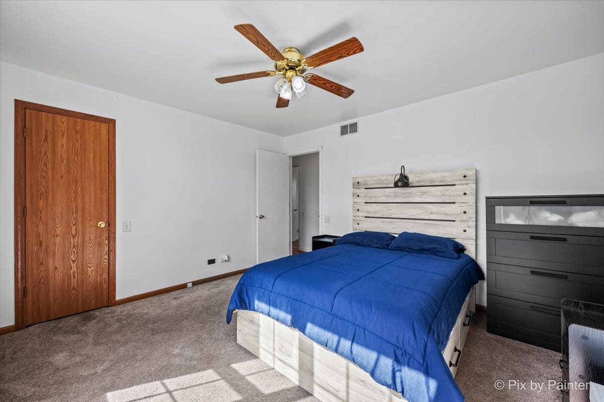 1755 Mission Hills Drive, Elgin, IL 60123 1755 Mission Hills Drive, Elgin, IL 60123