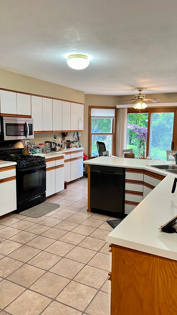 2460 Otter Creek Lane, Elgin, IL 60123 2460 Otter Creek Lane, Elgin, IL 60123